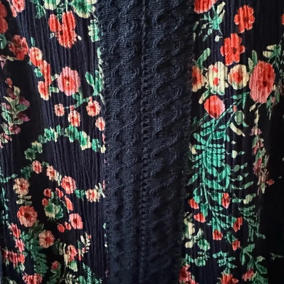 Bila Floral Navy Blue Lace Sleeveless Top Size M - Picture 7 of 11